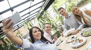 Pranzi di gruppo e team building in cucina: in ufficio la pausa è social